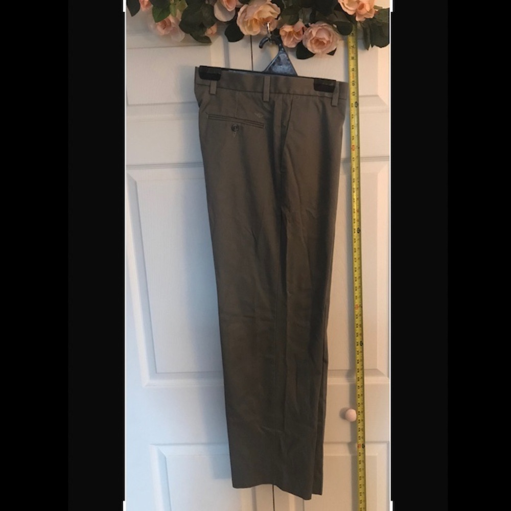34/32 Dockers khakis